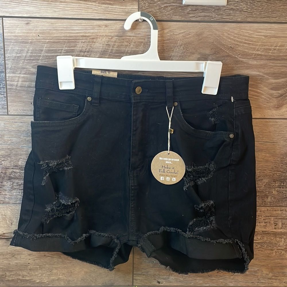 Jolie & Joy Size 11 Black Distressed Denim Shorts Ripped Raw Hem Grunge NWT